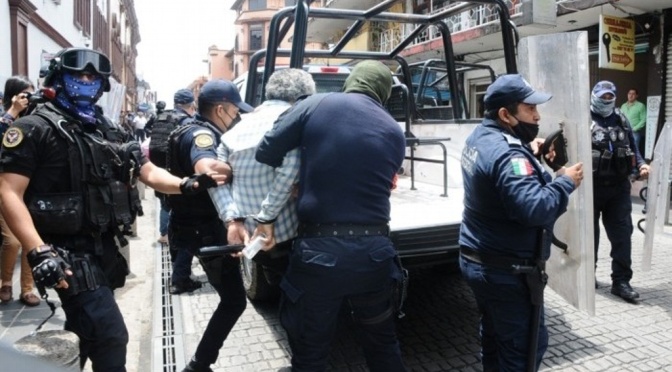 SSP detiene a taxistas que se manifestaban en Plaza Lerdo de Xalapa
