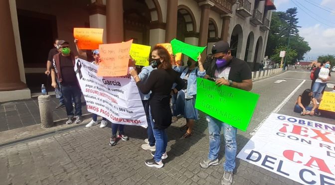 Siguen sin liquidar pago de seguros institucionales a deudos de maestros desde Javier Duarte.