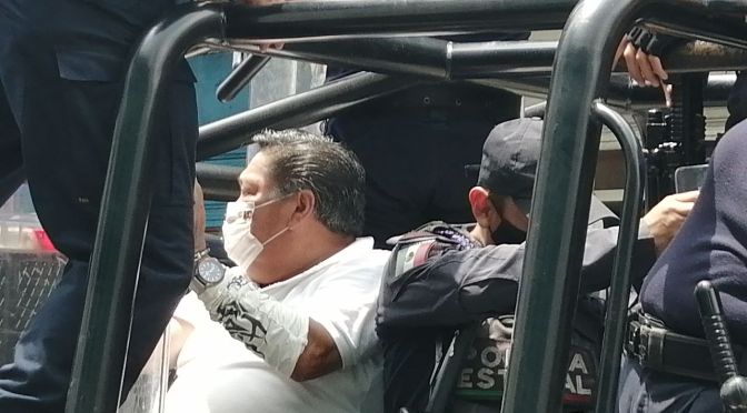 Detienen a cuatro taxistas por obstruir una vialidad durante manifestación.