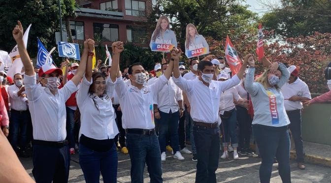 Ni acarreados ni coaccionados, miles marchan en apoyo a David Velasco.