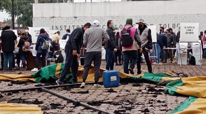 Destrozan casillas durante votaciones en Metepec, Estado de México.