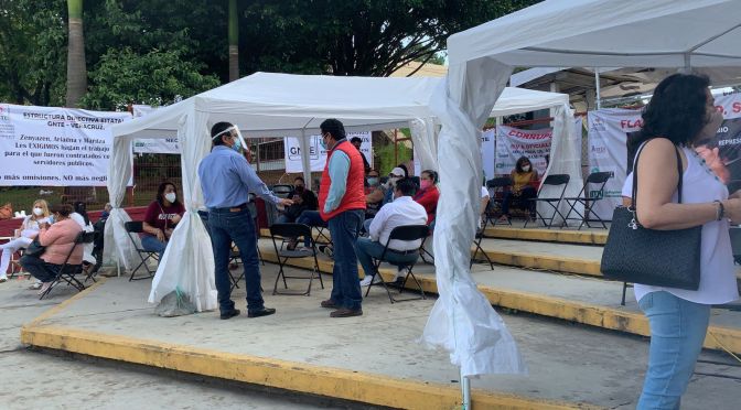 Amanece plantón por segundo día consecutivo en las instalaciones de la SEV.