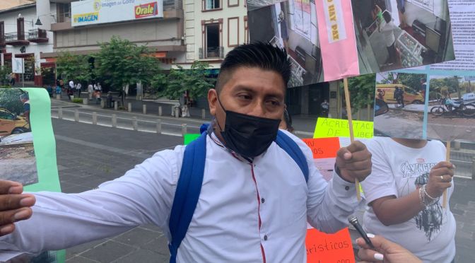 Joven denuncia que fue incriminado en robo solo porque iba pasando por el lugar.