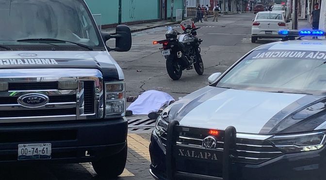 Autobús arrolla y mata a un abuelito en Xalapa.