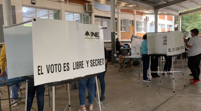 Sin contratiempos se instalan casillas en Xalapa.