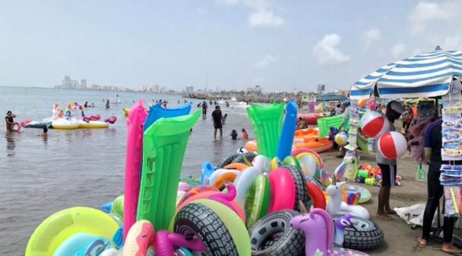 Comienzan las vacaciones y el arribo de turistas a playas de Veracruz