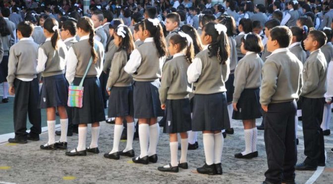 Pandemia del COVID-19 aceleró el uso de las tecnología y redes sociales por maestros en ciclo escolar que concluye el 9 de julio