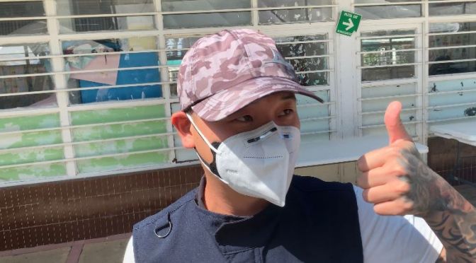 Ciudadanos chinos se vacunan en Xalapa, llama a confiar en la marca Sinovac