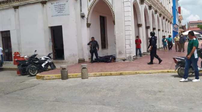 Un policía y civil herido dejó ataque en ayuntamiento de Cosamaloapan