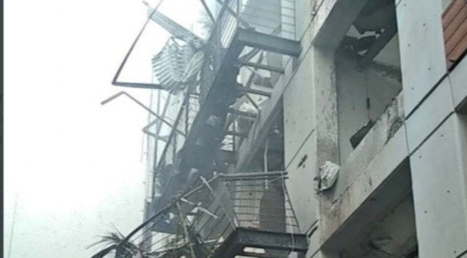 Suben a 22 los lesionados por explosión de gas en edificio.