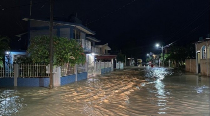 Álamo bajo el agua, y en alerta ante nueva avenida del río Pantepec