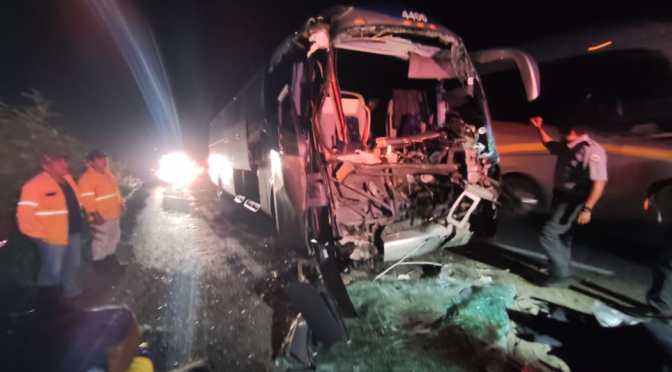 Choque de camión de turismo deja 15 lesionados en tramo Isla-Acayucan