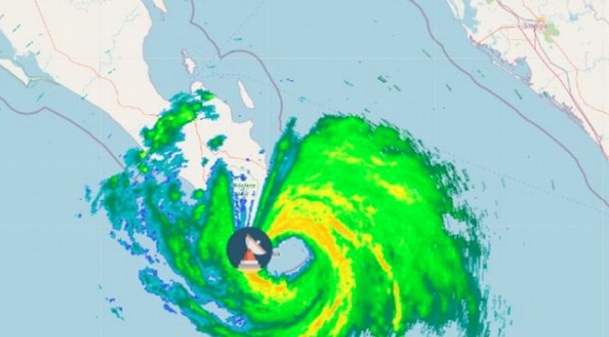 Huracán Olaf toca tierra en Los Cabos, Baja California Sur