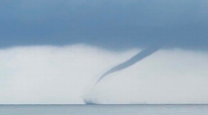 Se forma tromba marina frente a Boca del Río