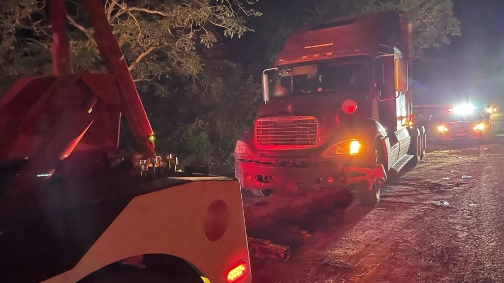 Cierre parcial en carretera Xalapa – Veracruz por volcadura de tráiler ...