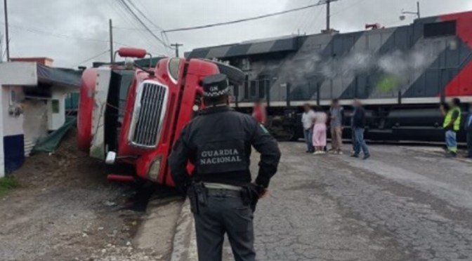 Choca con el tren esta mañana; hay cierre, tome precauciones