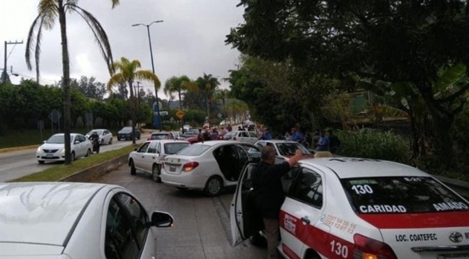 Carambola de 13 vehículos en la carretera Xalapa-Coatepec