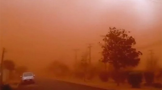 Enorme nube de polvo cubre varias ciudades; afirman que es apocalíptico .