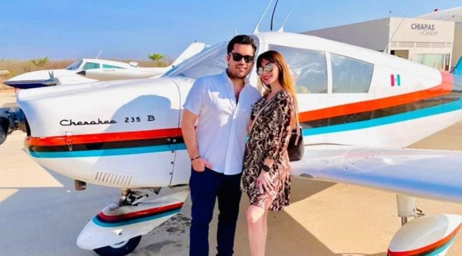 Separan del cargo a funcionario del IMSS por publicación de esposa paseando en helicóptero oficial