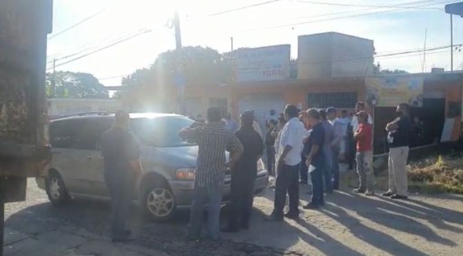 Vecinos del Castillo en Xalapa piden solución a descarga de aguas residuales que contamina cultivos.