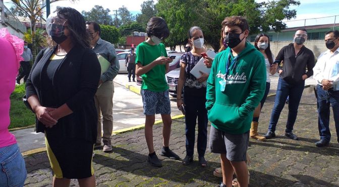 Aplican primeras vacunas contra COVID a niños y adolescentes amparados.