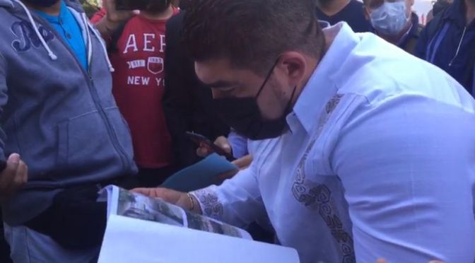 Interviene secretario de educación en protesta de padres de familia.