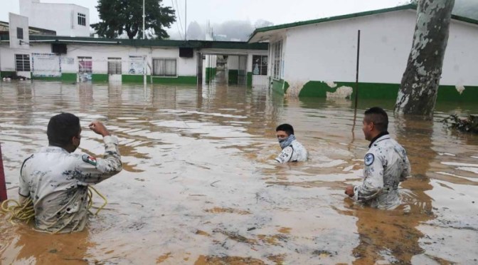 Todas las escuelas afectadas en Veracruz por ‘Grace’ serán atendidas, a pesar de tener escrituras