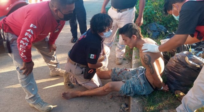 Hombre se arroja del segundo piso al ver a los policías