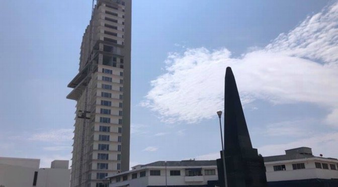 No se tenía que construir el edificio de la Torre Centro de Veracruz, afirma AMLO