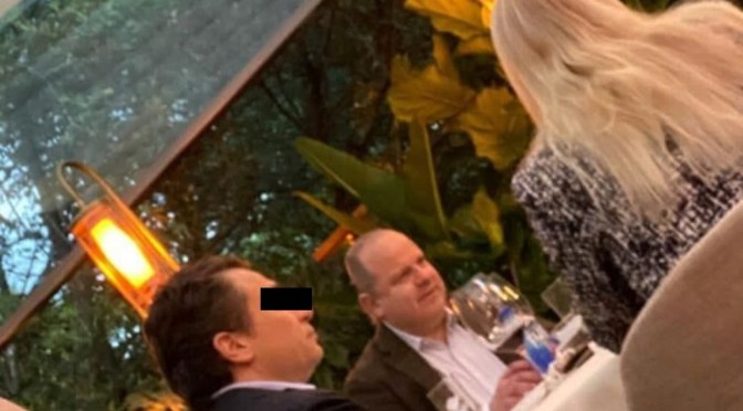 Indigna que exdirector de Pemex coma en un restaurante de lujo, afirma AMLO