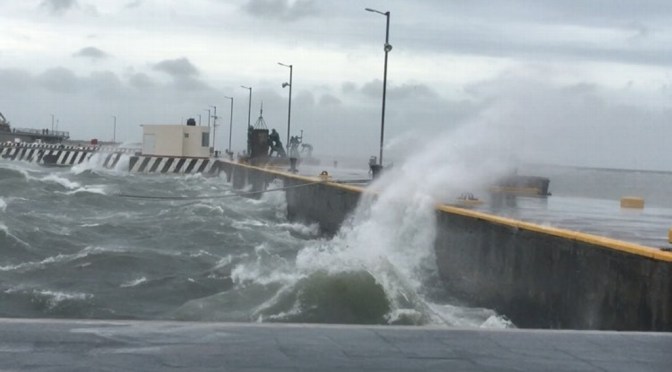 Alerta Gris por frente frío 4 y Norte con rachas de hasta 90 km/h en Veracruz