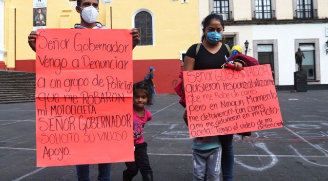 Motorepartidor denuncia robo de su unidad y detención arbitraria por parte de policías estatales