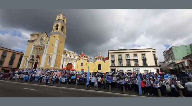 Cientos de católicos xalapeños se suman a la marcha nacional Por la Mujer y por la Vida