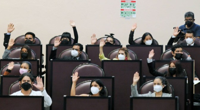 Sesionan integrantes del Parlamento de la Juventud Veracruzana