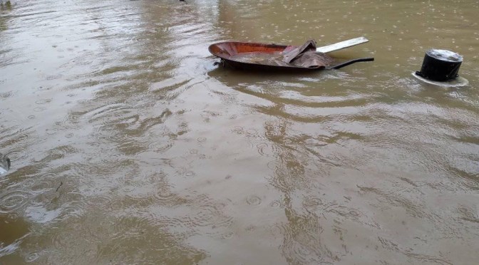 Viviendas afectadas por desbordamiento de arroyo La Colmena en Zaragoza