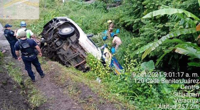 Fallece hombre aplastado por camioneta de gas al volcarse en San Andrés Tuxtla
