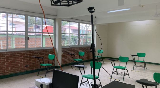 Lanzan primera escuela “inmersiva”, misma clase para presenciales y virtuales en tiempo real