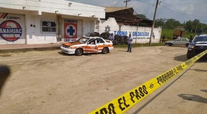 Asesinan a 2 hombres en un taxi en Veracruz