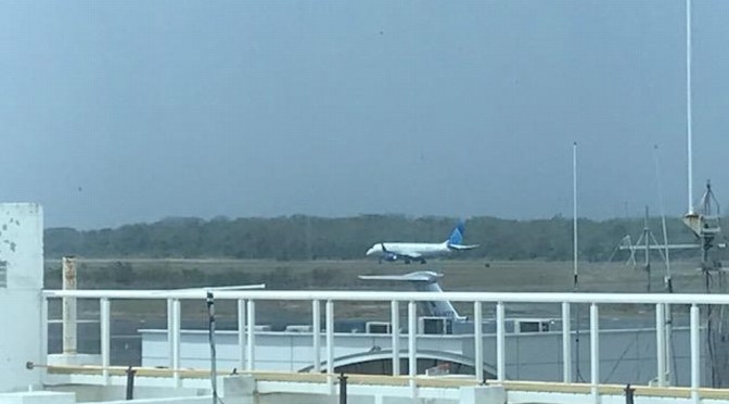 Tras fallas en avión que iba a la CDMX, vuelve y aterriza de emergencia en Veracruz