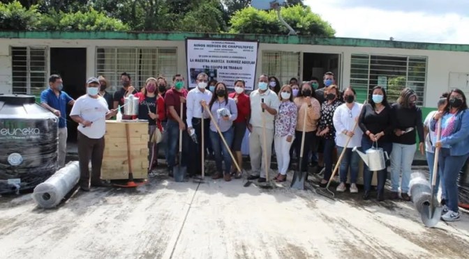 Entrega SEV paquetes de mantenimiento y huertos a escuelas de San Andrés y Catemaco