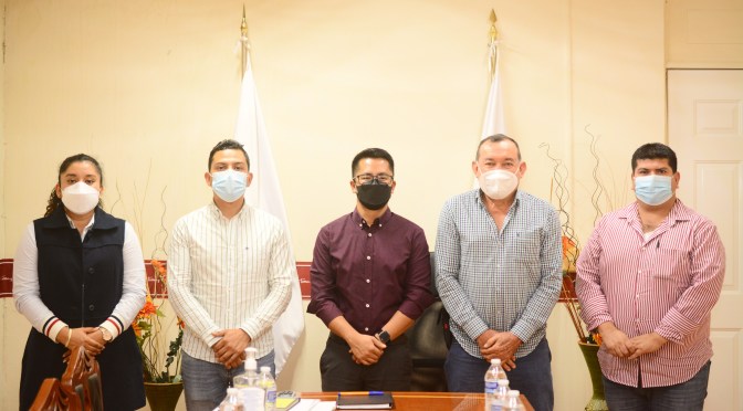 Recibe Erick Ruíz Hernández en Palacio Municipal, al Alcalde de Puente Nacional.