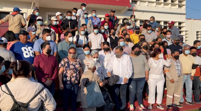 Inicia Amado Cruz con tradicional barrido de calles en Coatzacoalcos.