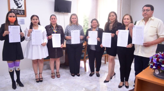 Regularizar escuelas, acto de justicia social con la educación en Veracruz: Cecilia Guevara