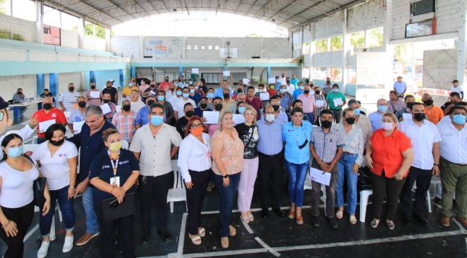 Capacitan a taxistas de Cardel sobre el uso de la app Mujer Alerta