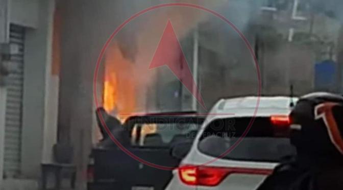 Fuga de gas ocasiona explosión en taquería de Coatepec