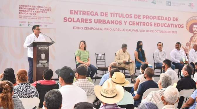 Certeza jurídica en Úrsulo Galván; se entregan más de 400 títulos de propiedad en Zempoala
