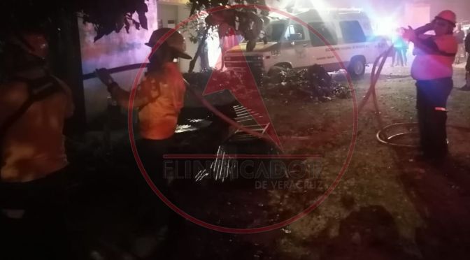 Incendio consume una casa en la colonia Carolino Anaya de Xalapa