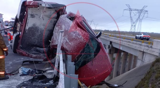 Mueren 2 personas en tráfico accidente sobre libramiento Xalapa-Perote