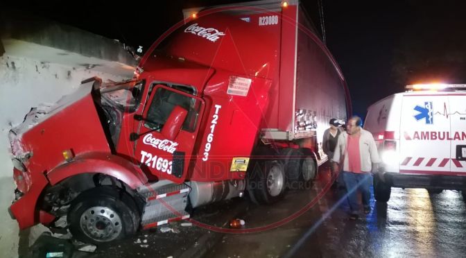 Tráiler pierde el control y se estampa contra casa en La Estanzuela