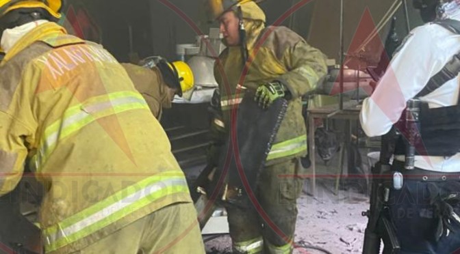 Corto circuito causa incendio en la Técnica Industrial No. 3 de Xalapa